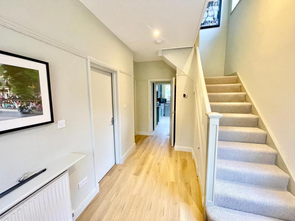 Central Townhouse With Free Off Road Parking And Garden Йорк Экстерьер фото