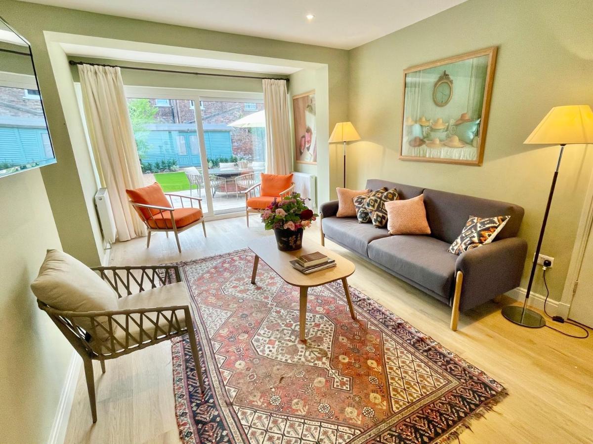 Central Townhouse With Free Off Road Parking And Garden Йорк Экстерьер фото
