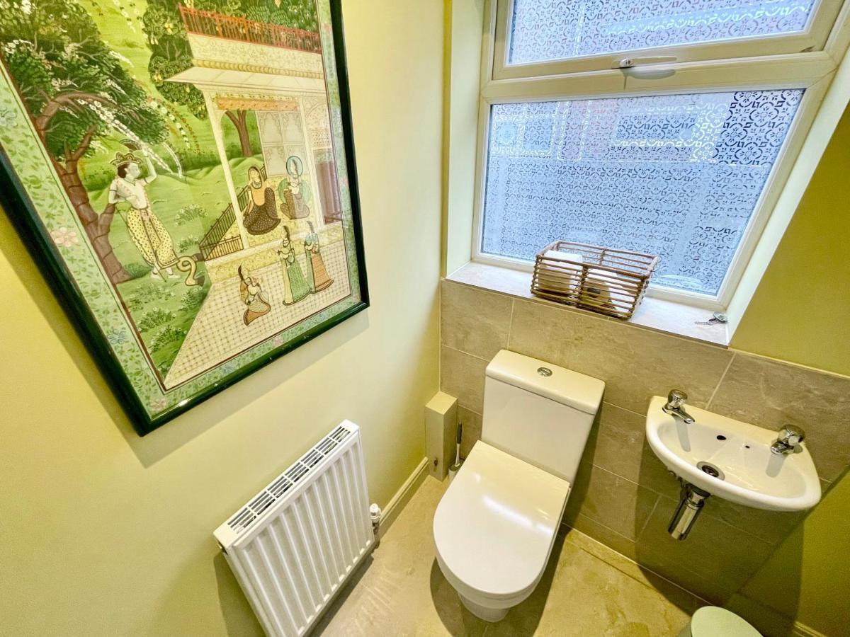 Central Townhouse With Free Off Road Parking And Garden Йорк Экстерьер фото